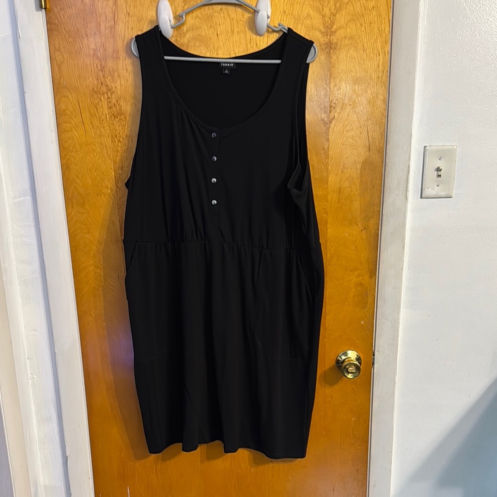 Torrid Black Sleeveless Relaxed sleeveless dress with pockets